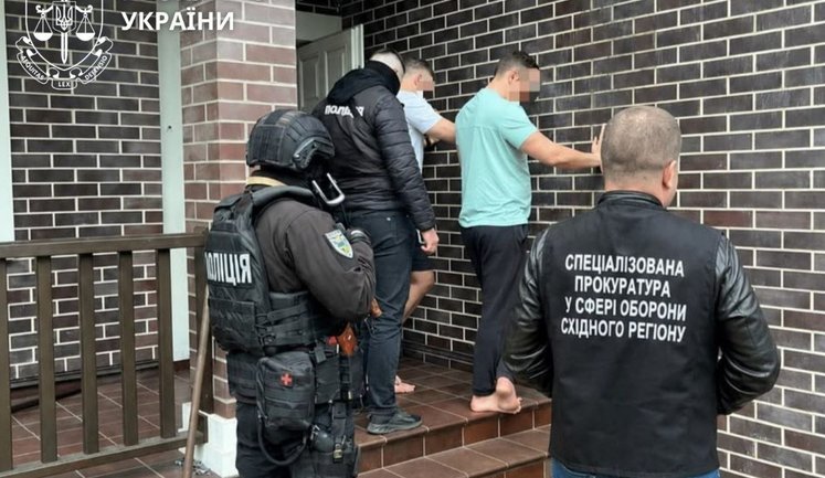 Начальника служби тилу та двох підприємців підозрюють у розкраданні 2,1 млн грн на закупівлі деревини для Нацгвардії. ФОТОрепортаж