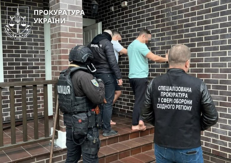 Начальника служби тилу та двох підприємців підозрюють у розкраданні 2,1 млн грн на закупівлі деревини