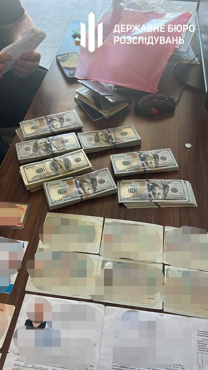 Чиновника миграционной службы будут судить за незаконное обогащение