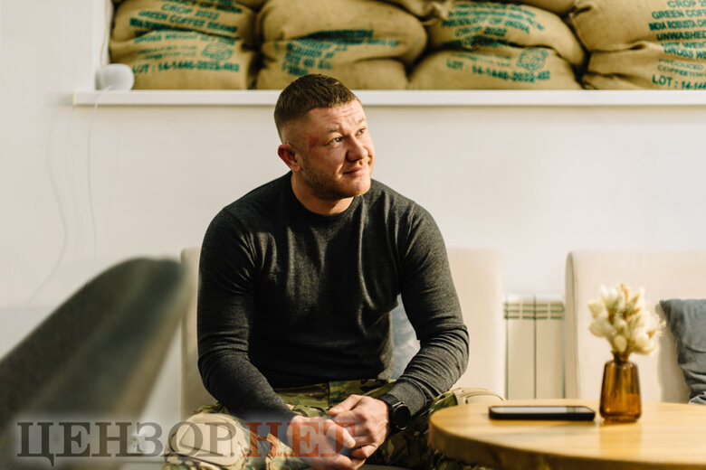 Спецпризначенець полку Сафарі Віталій Фесюк: Я бачив, як маленька дівчина вагою 50 кілограмів тягнула хлопця вдвічі більшого за себе. І вона його витягнула, врятувавши життя 05
