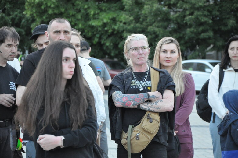 У Києві відкрили інсталяцію-символ стійкості та віри українських військовополонених із Азовсталі 12