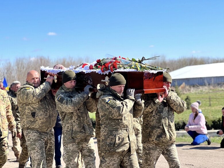 У бoяx під Бaxмутом зaгинув cин гoлoви пpaвлiння Дoнецькoблгaзу Apтуp Бaтiй 04