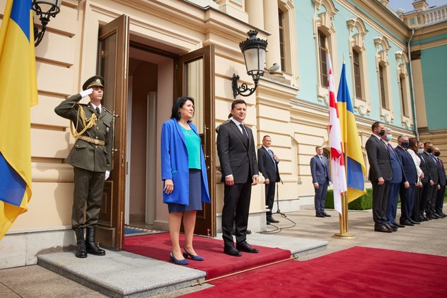 Розпочалася зустріч Зеленського і президентки Грузії Зурабішвілі 03
