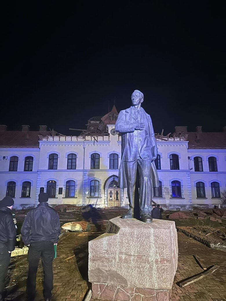 Во Львове рашисты уничтожили музей Шухевича 01
