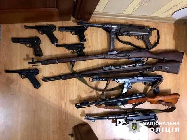 В Харькове у трех нелегальных коллекционеров изъят арсенал оружия, - Нацполиция 04