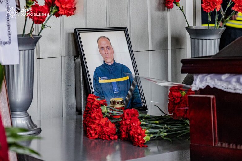 похорон рятувальників в Харкові