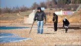 Зимнее Поле Чудес: искатели сокровищ на крымских пляжах. ФОТОрепортаж
