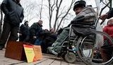 Первые сутки голодающих под Кабмином: чай, Беркут и Конституция. ФОТОрепортаж