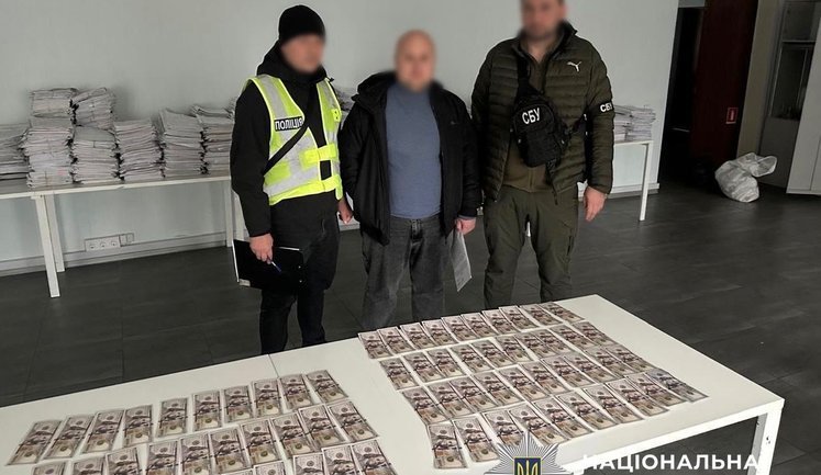 СБУ та Нацполіція викрили 7 організаторів "ухилянтських схем" у різних регіонах України. ФОТОрепортаж