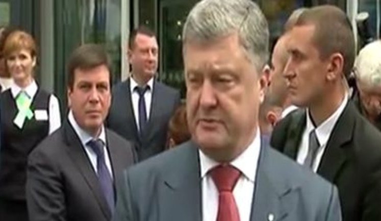 Poroshenko enacts NSDC decision on biometric control at state border crossing points