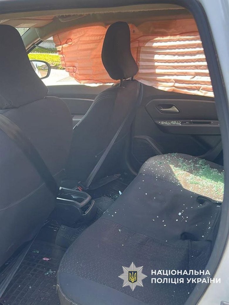 У Новгороді-Сіверському БПЛА вдарив по службовому авто під час патрулювання