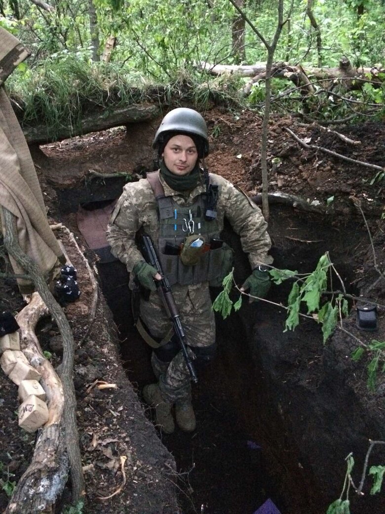 Бойовий медик Олександр Волков – про реалії війни: Знявши з ноги командира берці, побачив, що фаланги пальців повністю перебиті. Але він тримався достойно… 04 Бойовий медик Олександр Волков – про реалії війни: Знявши з ноги командира берці, побачив, що фаланги пальців повністю перебиті. Але він тримався достойно… 04