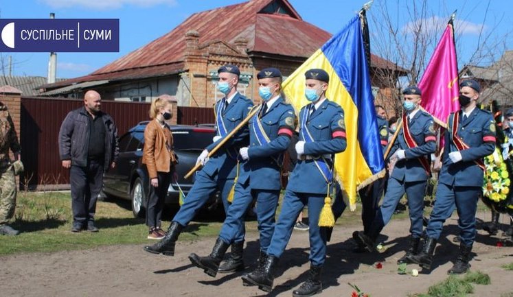 С воином 1-й ОТБр Максимом Стеблянко, погибшим в зоне ООС 6 апреля, простились на Сумщине. ФОТОрепортаж