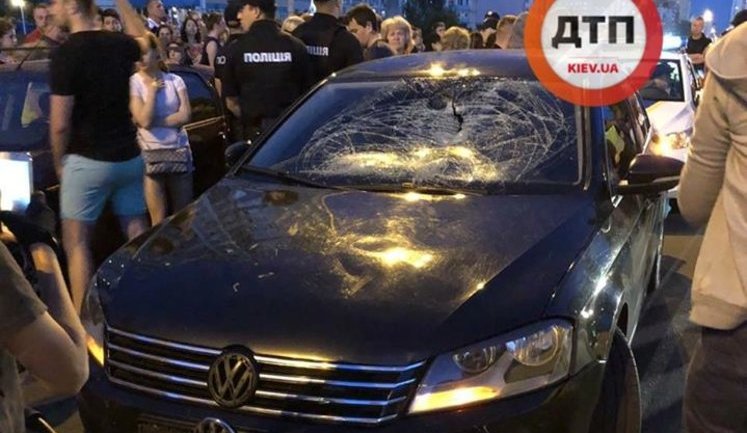 Авто з кортежу Порошенка збило 13-річного велосипедиста на переході в Києві, - "Українська правда". ФОТОрепортаж