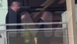 Трамп вилаяв та показав середній палець працівнику Ford, який назвав його "захисником педофілів". ВIДЕО