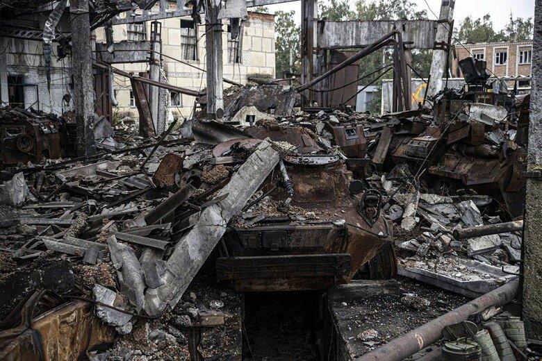 Russian occupiers’ base in Balaklia was destroyed by HIMARS 01