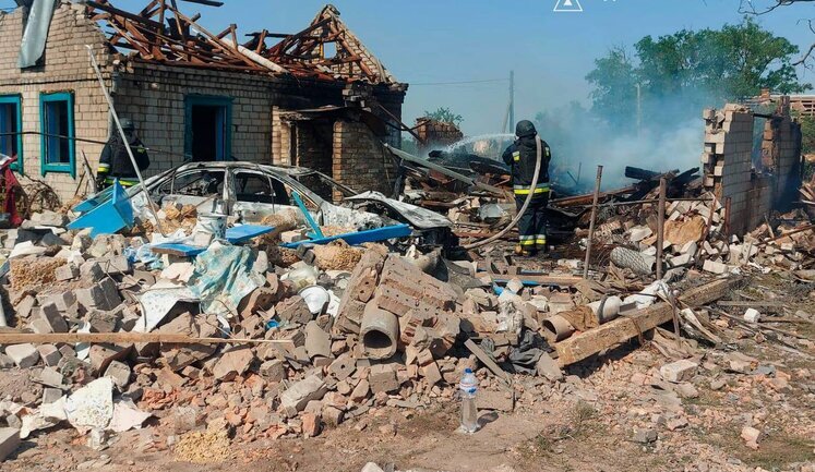 Враг ударил КАБом по Днепропетровской области: погибла женщина. ФОТОРЕПОРТАЖ