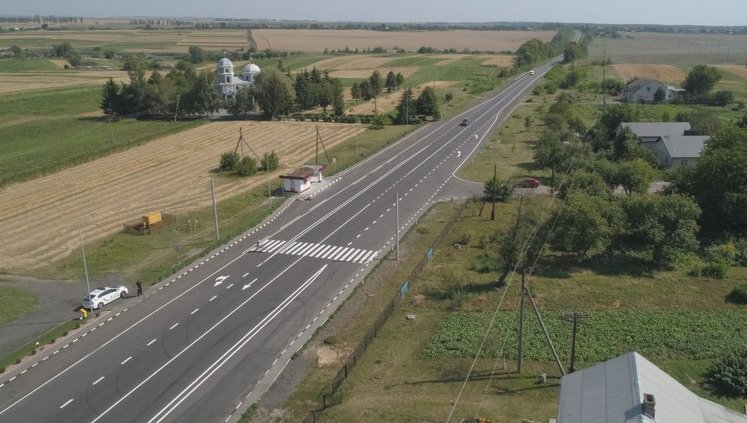 "Скоро такі дороги будуть по всій Україні!", - Гройсман про капремонт дороги Львів-Луцьк. ФОТОрепортаж