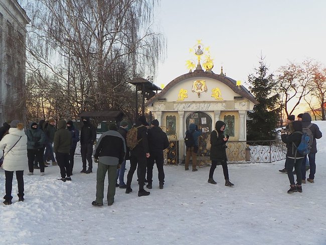 Правые организации провели акцию против самостроя УПЦ МП в центре Киева 03