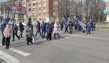 У Полтаві підприємці вийшли на протест через карантин: мітингувальники перекривають рух центральними вулицями міста. ФОТОрепортаж