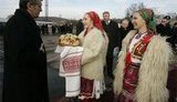 А на родине, Ющенко встречали в аэропорту: Тимошенко, Яценюк, Черновецкий, Дубина, Луценко, Богатырева, Наливайченко...