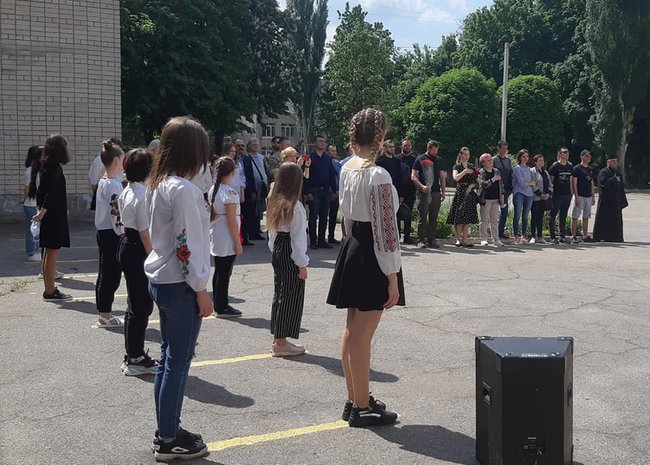 Меморіальну дошку загиблому на Донбасі воїну 25-ї ОПДБр Євгену Лабунцю відкрили в Дніпрі 06