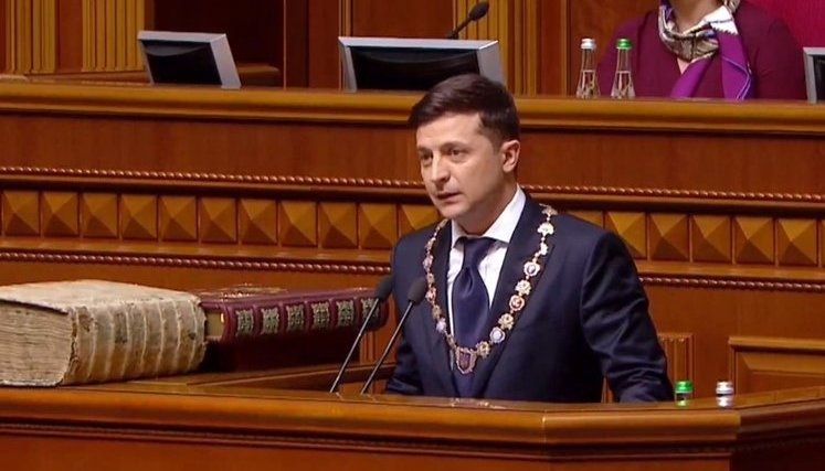 Zelenskyi sworn in as Ukrainian president