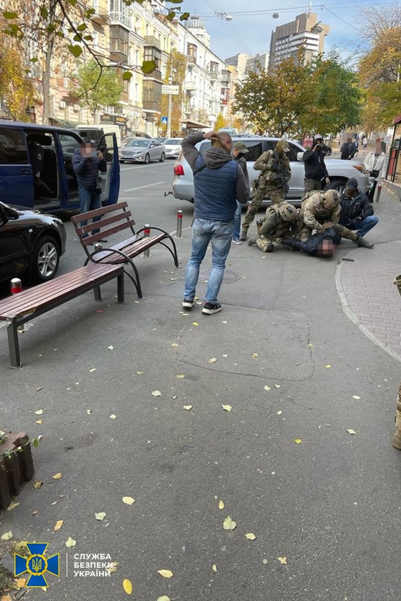Задержаны сотрудники ГБР, крышевавшие схемы застройщиков, - СБУ 02