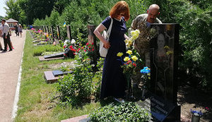 Сім'ям загиблих на Донбасі добровольців виплачуватимуть адресну допомогу
