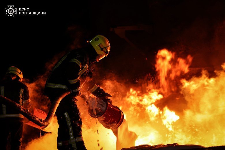 Россияне нанесли удар по промышленному объекту в Полтавской области: возникли пожары