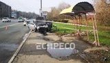 Легковик у Києві вилетів на зустрічну смугу, протаранив зупинку і загорівся. ВІДЕО+ФОТОрепортаж