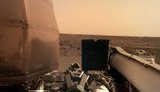 Апарат InSight, який здійснив вдалу посадку на Марсі, надіслав на Землю перший чіткий знімок поверхні. ФОТО