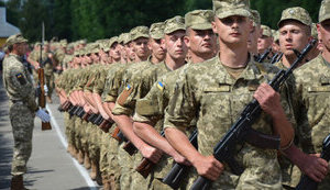Солдати, сержанти та старшини з управлінським досвідом можуть отримати офіцерські звання та посади