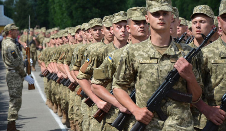 Солдати, сержанти та старшини з управлінським досвідом можуть отримати офіцерські звання та посади, - указ президента