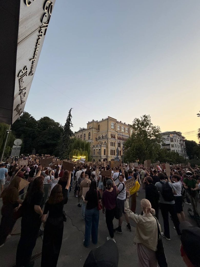 У Києві триває акція протесту проти відставки Федорова