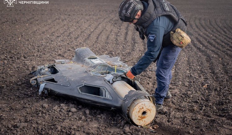 Сапери ДСНС Чернігівщини знищили бойові частини російських БпЛА