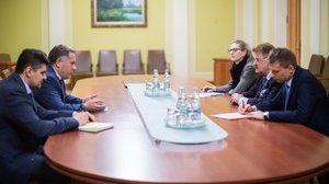ЕС не снимет санкции с РФ до полного выполнения Минских договоренностей, - советник президента ЕК по Украине Брок