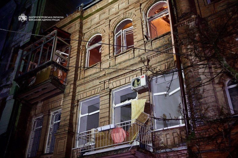 Російська атака на Дніпро: загиблий, поранені та масштабні пожежі