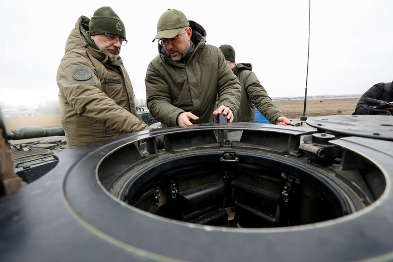 Shmyhal and Morawiecki met first 4 Leopard-2 tanks provided by Poland 04
