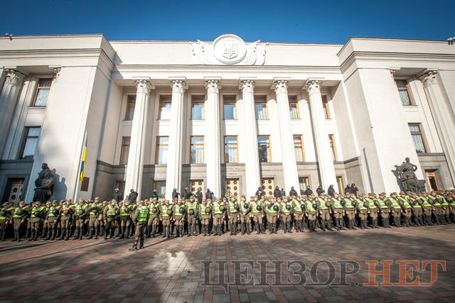 Наметове містечко під ВР, Савченко в стилі мілітарі, анекдот Березенка і напівпорожня сесійна зала, - день 17 жовтня в Раді і біля неї 06