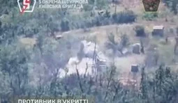 Воины 5-й штурмовой бригады выжигают врага на позициях и в блиндажах. ВИДЕО