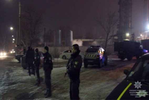 В Каменском полиция провела спецоперацию по освобождению заложников 01