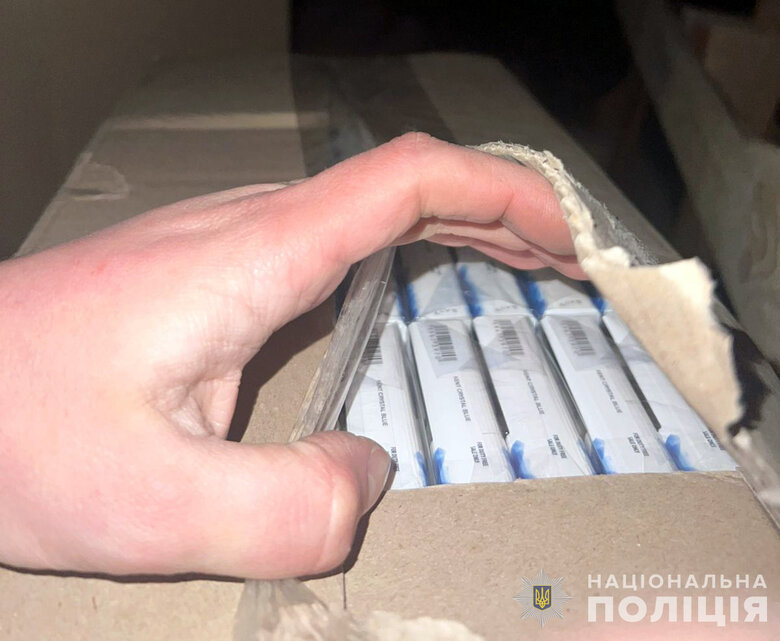 У Чернівецькому районі викрили масштабну підпільну тютюнову фабрику