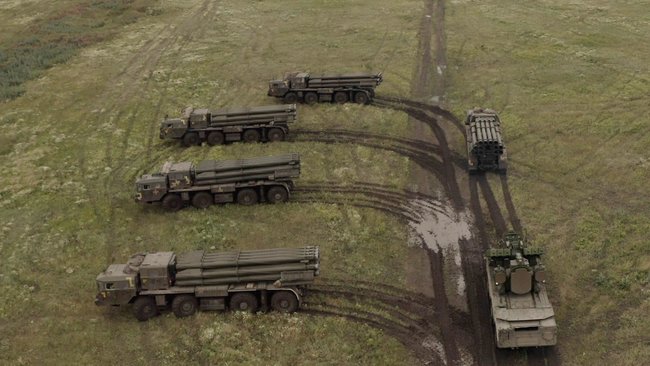 Расчеты ЗРК Оса-АКМ отбили нападение авиации условного врага на колонну военной техники 01