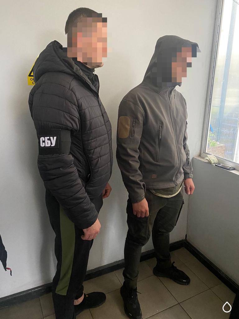 Схемы на Киевской таможне: Подакцизные товары под видом несопровождаемого багажа оформляли в Борисполе. Задержаны двое человек, сумма взятки - $5 тыс. 01