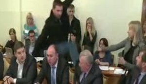 MP Parasiuk kicked Gen. Pisnyi at anti-corruption committee meeting. VIDEO