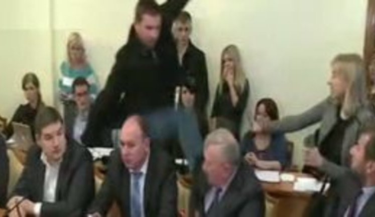 MP Parasiuk kicked Gen. Pisnyi at anti-corruption committee meeting. VIDEO