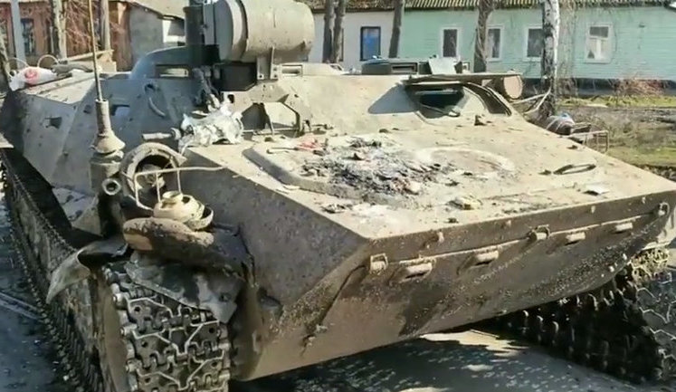Знищена техніка російських окупантів в Конотопі. ВIДЕО