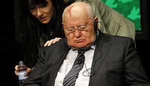 "Мир во всем мире": Горбачев заснул прямо на саммите нобелевских лауреатов. ФОТО