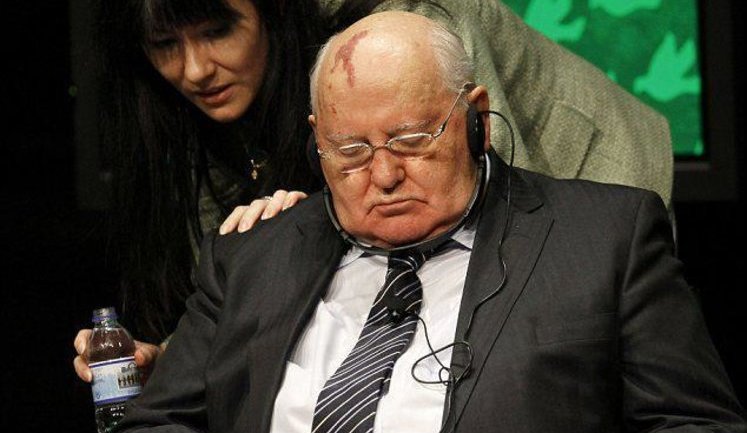 "Мир во всем мире": Горбачев заснул прямо на саммите нобелевских лауреатов. ФОТО